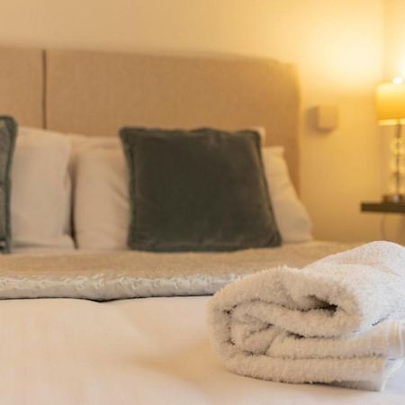 **Sunny And Bright, Thatchers Rock One Bed Beach Front Apartment*** Torquay Exteriör bild