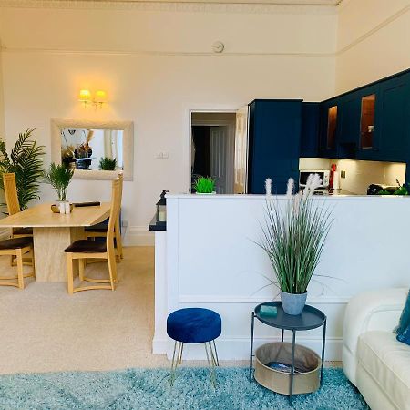 **Sunny And Bright, Thatchers Rock One Bed Beach Front Apartment*** Torquay Exteriör bild