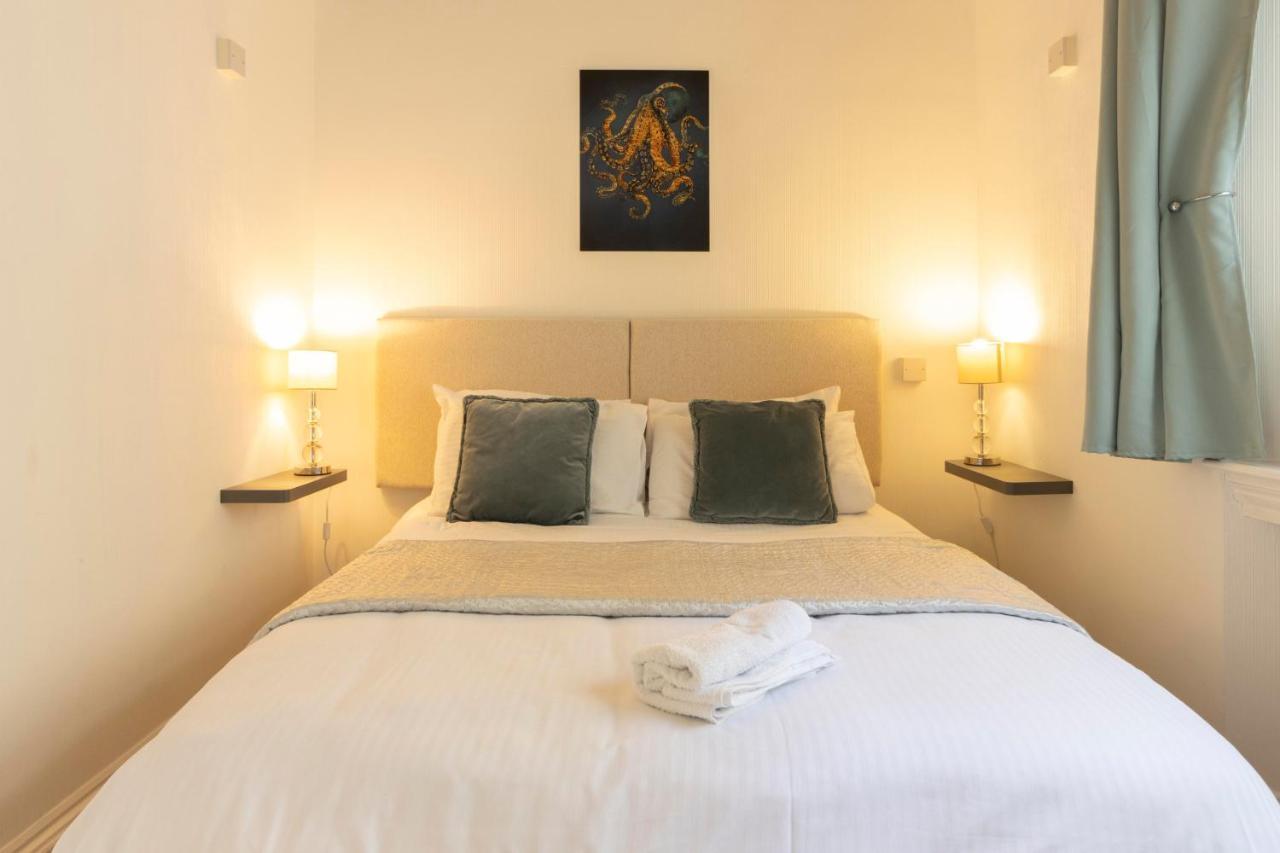 **Sunny And Bright, Thatchers Rock One Bed Beach Front Apartment*** Torquay Exteriör bild