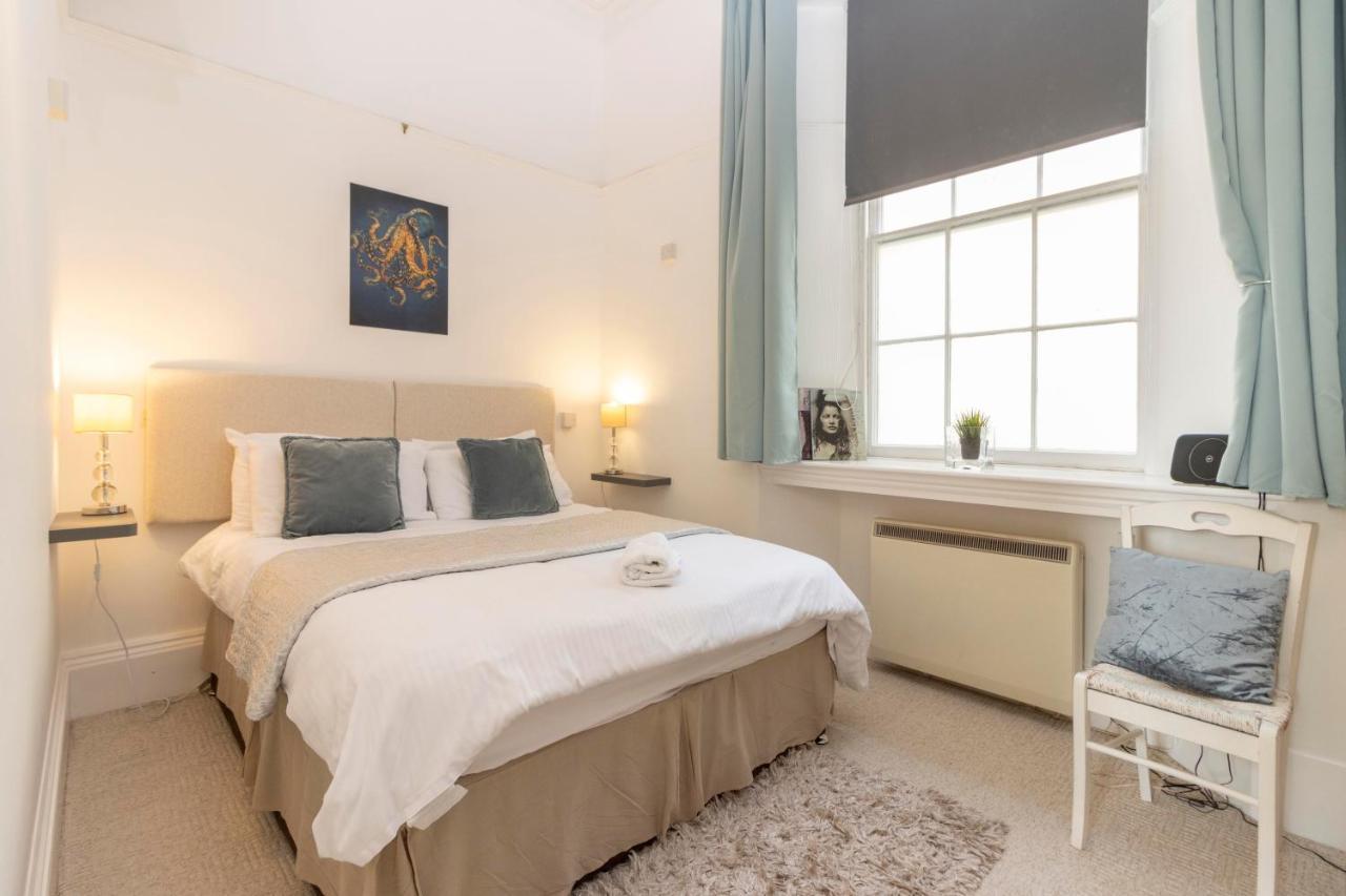 **Sunny And Bright, Thatchers Rock One Bed Beach Front Apartment*** Torquay Exteriör bild