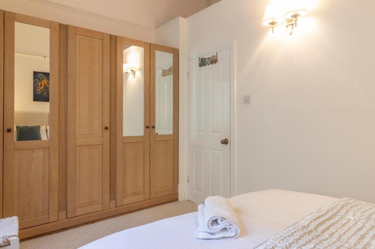 **Sunny And Bright, Thatchers Rock One Bed Beach Front Apartment*** Torquay Exteriör bild