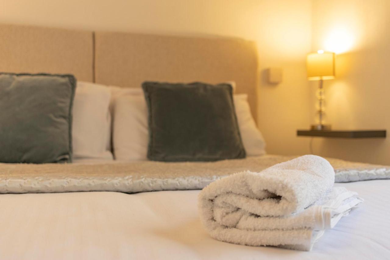 **Sunny And Bright, Thatchers Rock One Bed Beach Front Apartment*** Torquay Exteriör bild