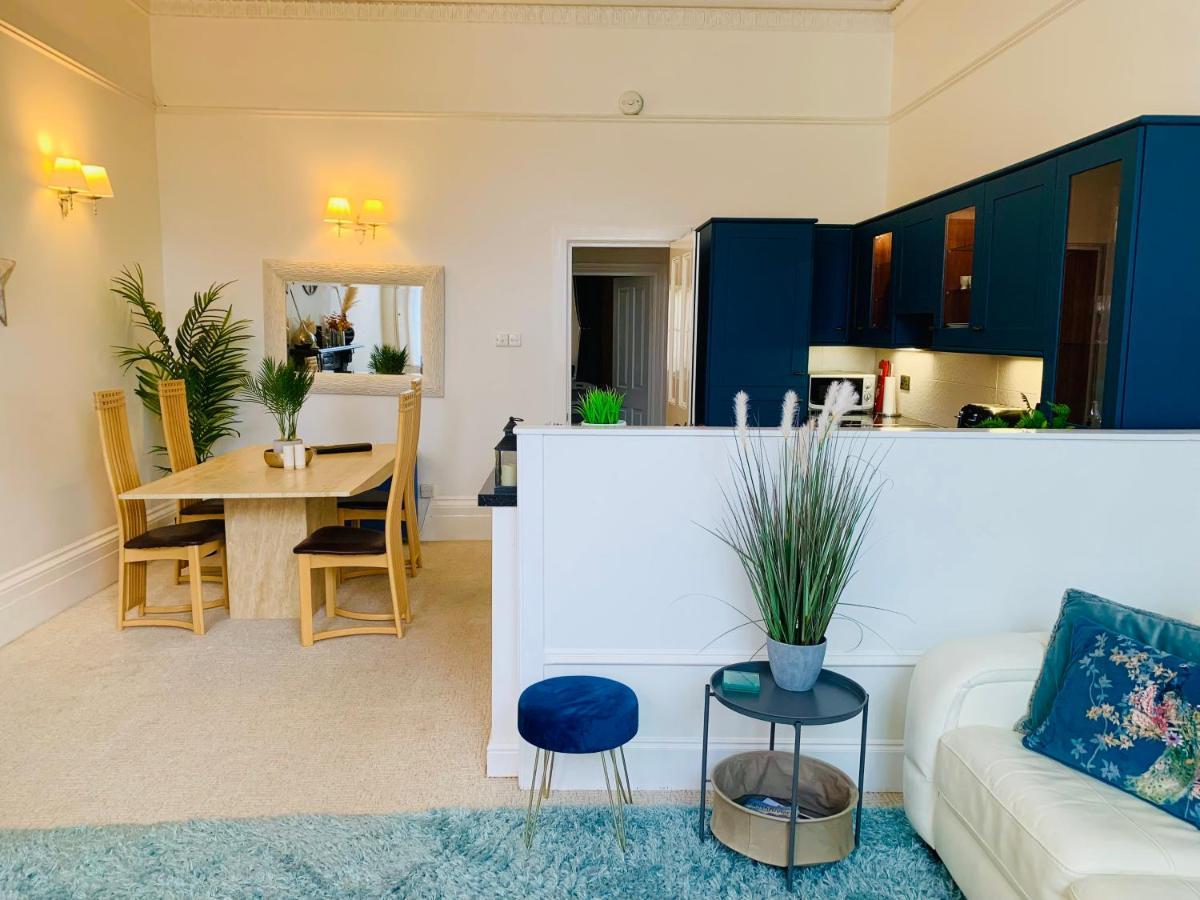 **Sunny And Bright, Thatchers Rock One Bed Beach Front Apartment*** Torquay Exteriör bild