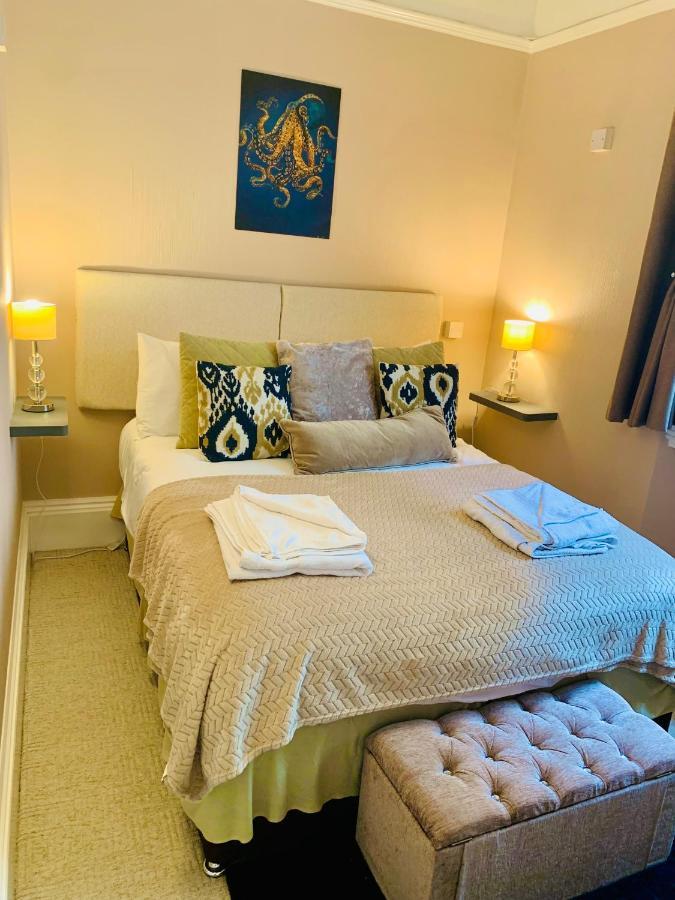 **Sunny And Bright, Thatchers Rock One Bed Beach Front Apartment*** Torquay Exteriör bild