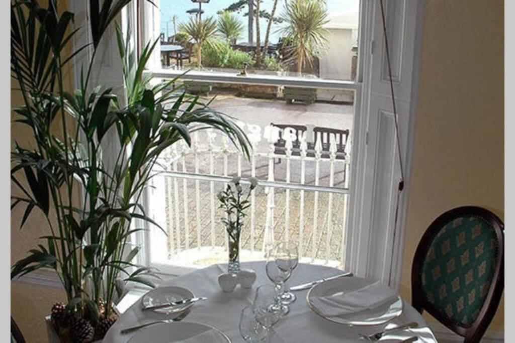 **Sunny And Bright, Thatchers Rock One Bed Beach Front Apartment*** Torquay Exteriör bild