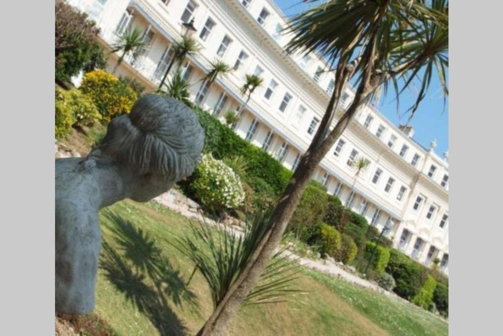 **Sunny And Bright, Thatchers Rock One Bed Beach Front Apartment*** Torquay Exteriör bild